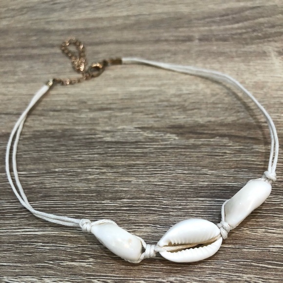 Shell Choker Necklace - Picture 1 of 3